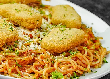Red Sauce Spaghetti with Nuggets